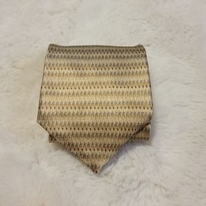 Bill Blass 100% silk tie in gold with blue stitching